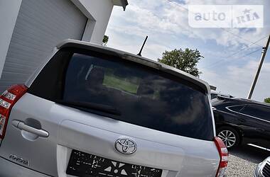 Внедорожник / Кроссовер Toyota RAV4 2011 в 