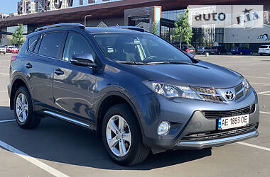 Позашляховик / Кросовер Toyota RAV4 2014 в 