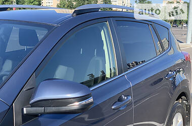 Позашляховик / Кросовер Toyota RAV4 2014 в 