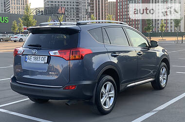 Позашляховик / Кросовер Toyota RAV4 2014 в 