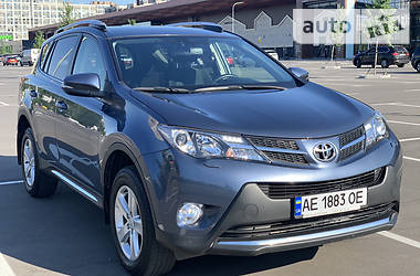 Позашляховик / Кросовер Toyota RAV4 2014 в 