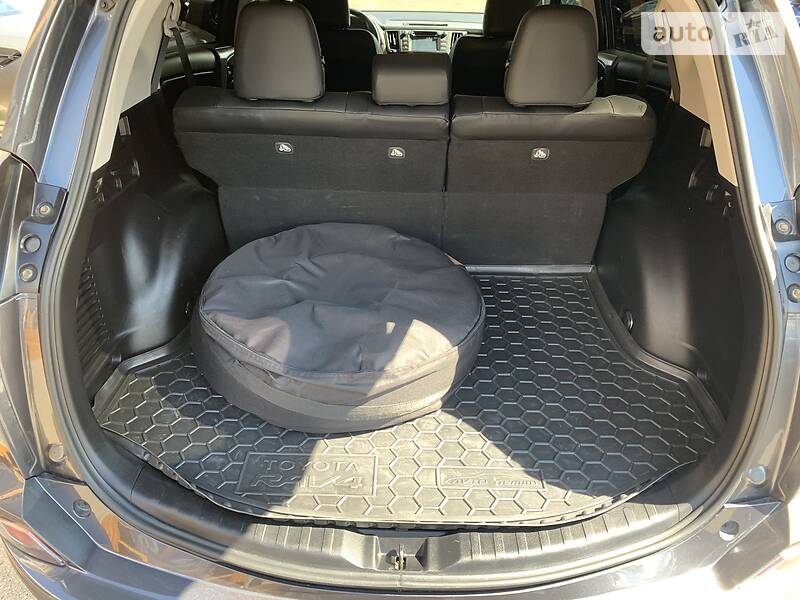 Універсал Toyota RAV4 2016 в Києві