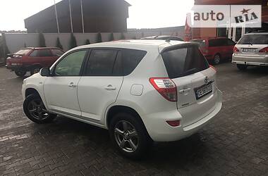 Позашляховик / Кросовер Toyota RAV4 2012 в 