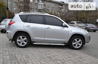 Внедорожник / Кроссовер Toyota RAV4 2006 в Мариуполе