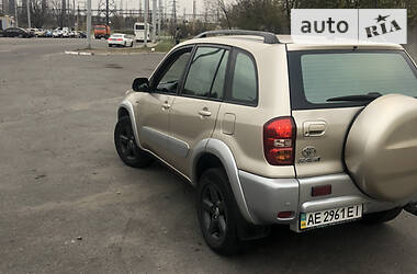 Внедорожник / Кроссовер Toyota RAV4 2005 в Днепре