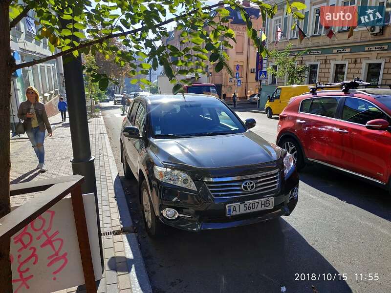 Позашляховик / Кросовер Toyota RAV4 2011 в Києві