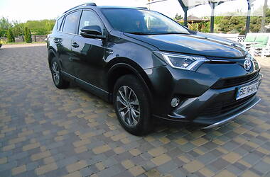 Внедорожник / Кроссовер Toyota RAV4 2016 в 