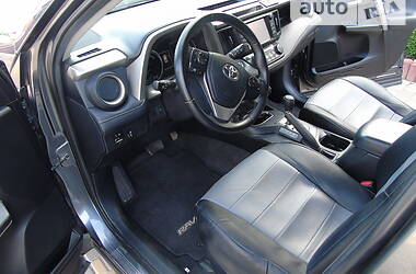 Внедорожник / Кроссовер Toyota RAV4 2016 в 