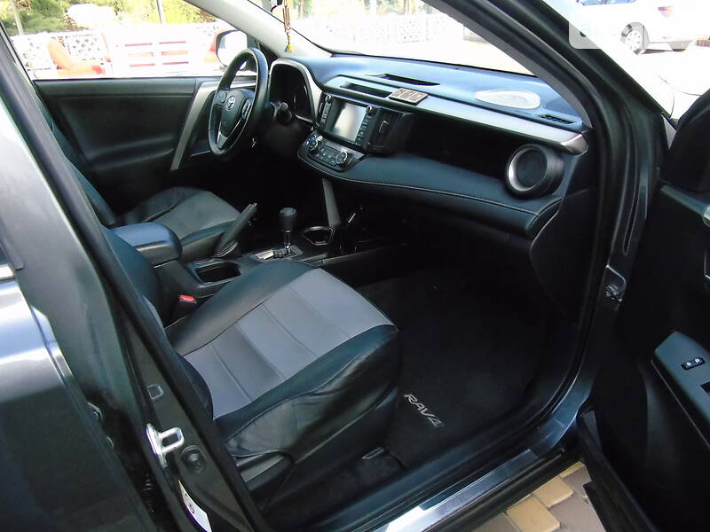 Позашляховик / Кросовер Toyota RAV4 2016 в Южноукраїнську