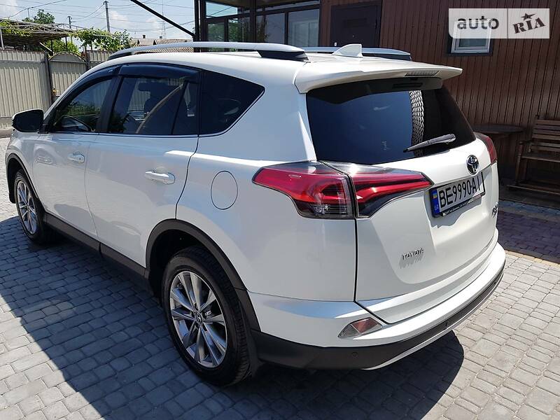 Позашляховик / Кросовер Toyota RAV4 2015 в Первомайську