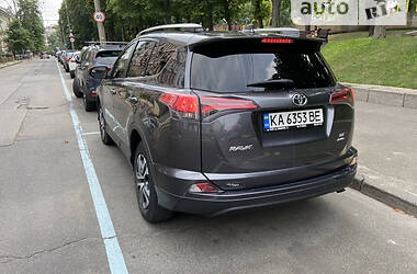 Позашляховик / Кросовер Toyota RAV4 2018 в Києві
