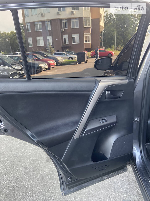 Внедорожник / Кроссовер Toyota RAV4 2018 в Киеве фото 14 Внедорожник / Кроссовер Toyota RAV4 2018 в Киеве