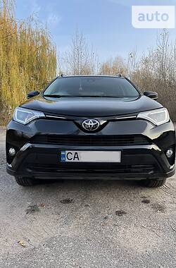 Внедорожник / Кроссовер Toyota RAV4 2018 в Черкассах