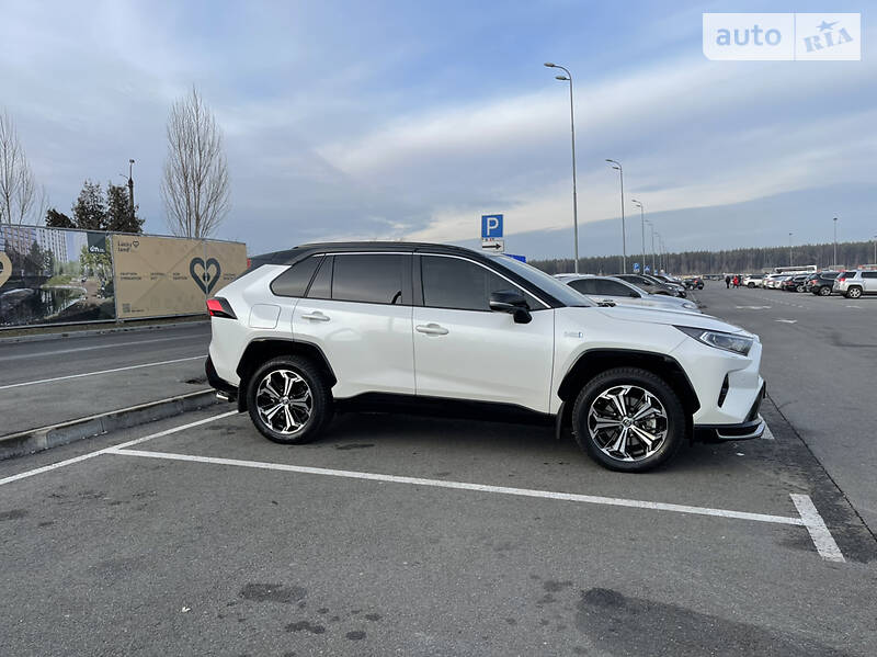 Позашляховик / Кросовер Toyota RAV4 2021 в Києві