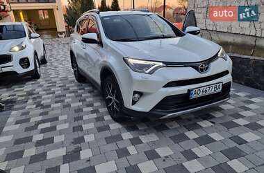 Позашляховик / Кросовер Toyota RAV4 2017 в Ужгороді