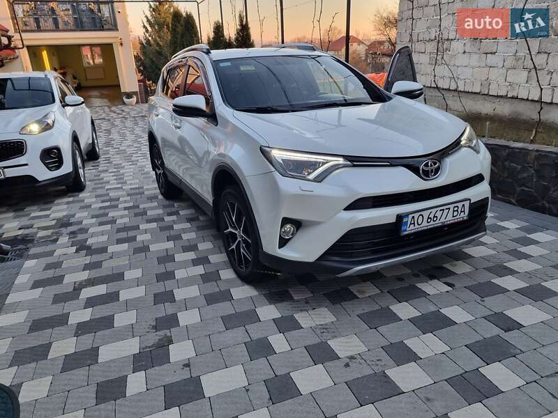 Toyota RAV4 2017