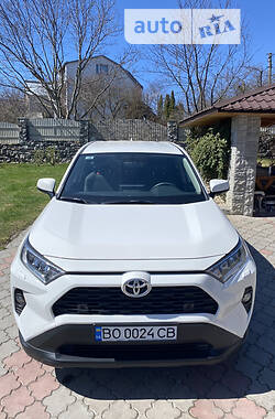 Позашляховик / Кросовер Toyota RAV4 2020 в Тернополі