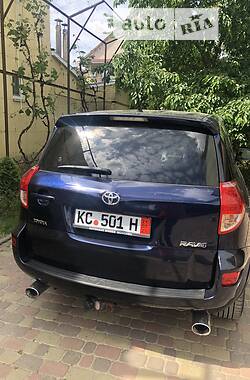 Внедорожник / Кроссовер Toyota RAV4 2006 в Ужгороде