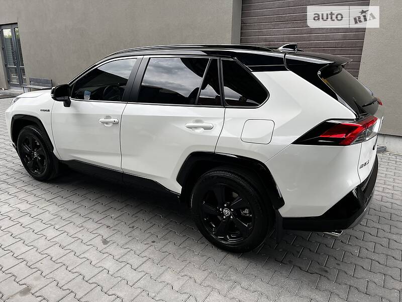 Внедорожник / Кроссовер Toyota RAV4 2020 в Хмельницком