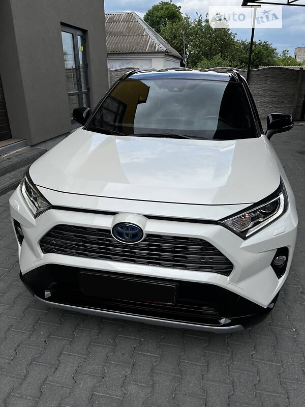 Внедорожник / Кроссовер Toyota RAV4 2020 в Хмельницком