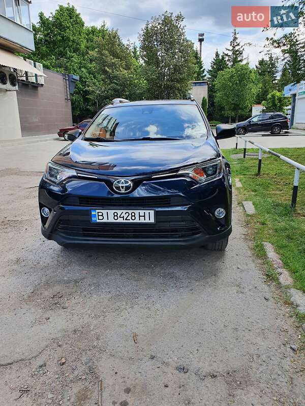 Позашляховик / Кросовер Toyota RAV4 2018 в Полтаві