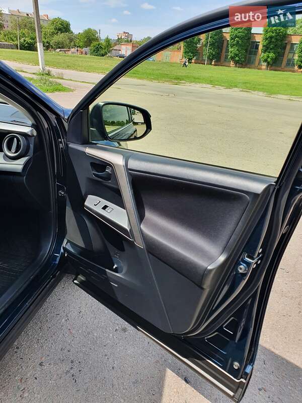 Позашляховик / Кросовер Toyota RAV4 2018 в Полтаві