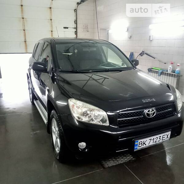 Внедорожник / Кроссовер Toyota RAV4 2006 в Ровно