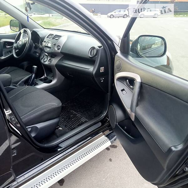 Внедорожник / Кроссовер Toyota RAV4 2006 в Ровно