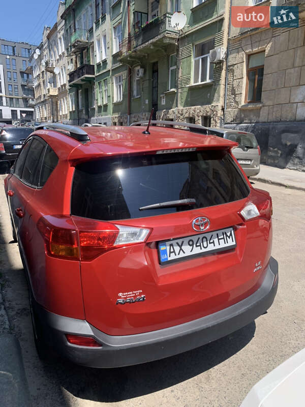 Універсал Toyota RAV4 2015 в Києві