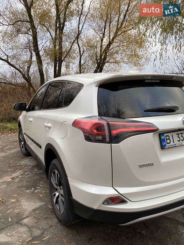 Позашляховик / Кросовер Toyota RAV4 2015 в Кременчуці