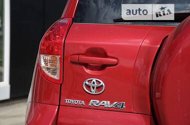 Внедорожник / Кроссовер Toyota RAV4 2008 в 