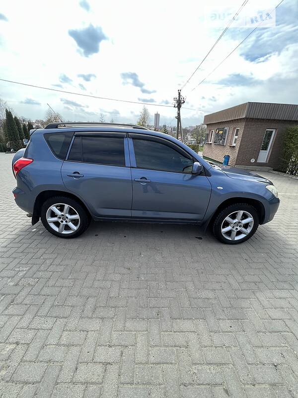Позашляховик / Кросовер Toyota RAV4 2007 в Чернівцях