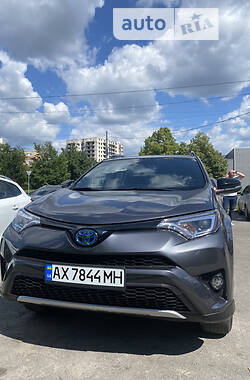 Внедорожник / Кроссовер Toyota RAV4 2018 в Харькове