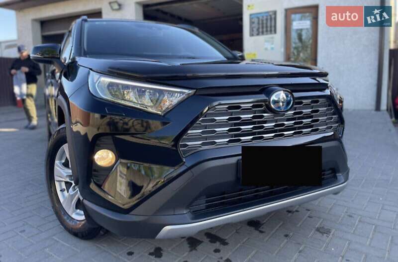 Внедорожник / Кроссовер Toyota RAV4 2021 в Чернигове