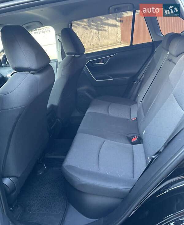 Внедорожник / Кроссовер Toyota RAV4 2021 в Чернигове