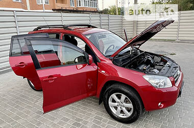 Внедорожник / Кроссовер Toyota RAV4 2008 в 