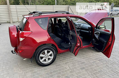 Внедорожник / Кроссовер Toyota RAV4 2008 в 
