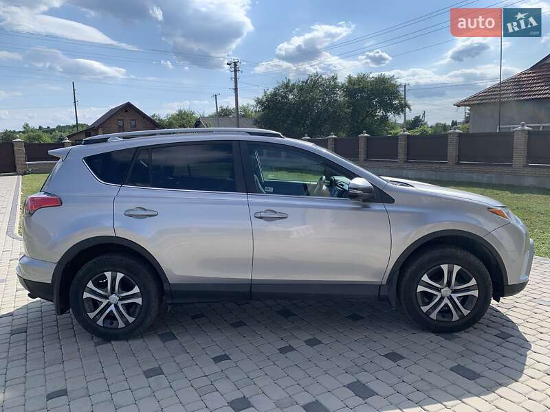 Позашляховик / Кросовер Toyota RAV4 2016 в Коломиї
