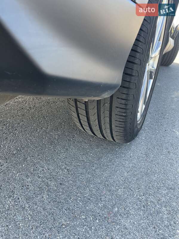 Внедорожник / Кроссовер Toyota RAV4 2016 в Ирпене