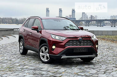 Внедорожник / Кроссовер Toyota RAV4 2019 в Киеве