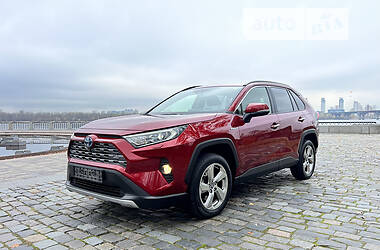 Внедорожник / Кроссовер Toyota RAV4 2019 в Киеве