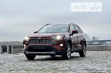 Внедорожник / Кроссовер Toyota RAV4 2019 в Киеве