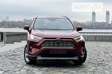 Внедорожник / Кроссовер Toyota RAV4 2019 в Киеве