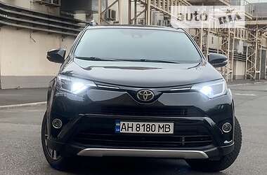 Внедорожник / Кроссовер Toyota RAV4 2018 в Кривом Роге