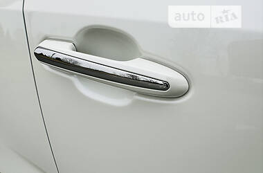 Позашляховик / Кросовер Toyota RAV4 2022 в 