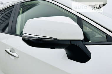 Позашляховик / Кросовер Toyota RAV4 2022 в 