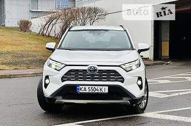 Позашляховик / Кросовер Toyota RAV4 2022 в 