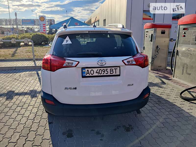 Позашляховик / Кросовер Toyota RAV4 2015 в Мукачевому