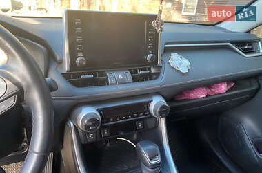 Позашляховик / Кросовер Toyota RAV4 2019 в Києві