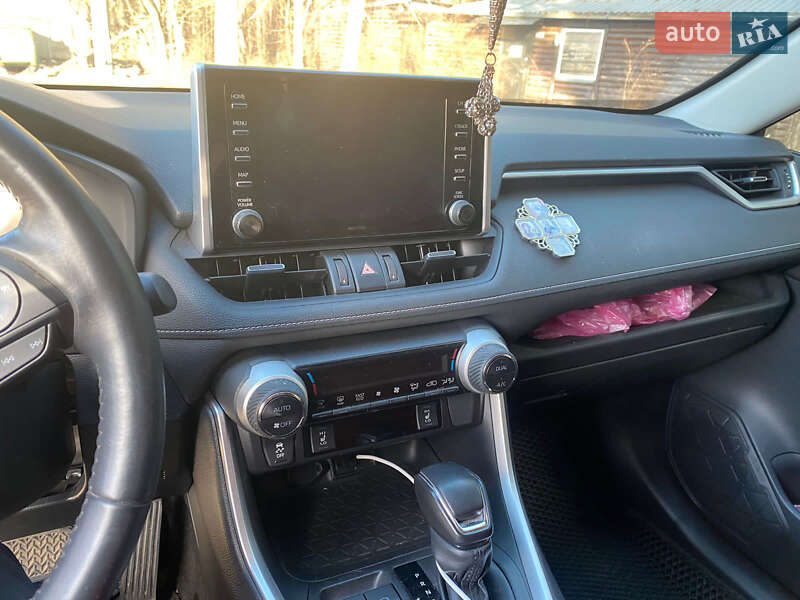 Внедорожник / Кроссовер Toyota RAV4 2019 в Киеве
